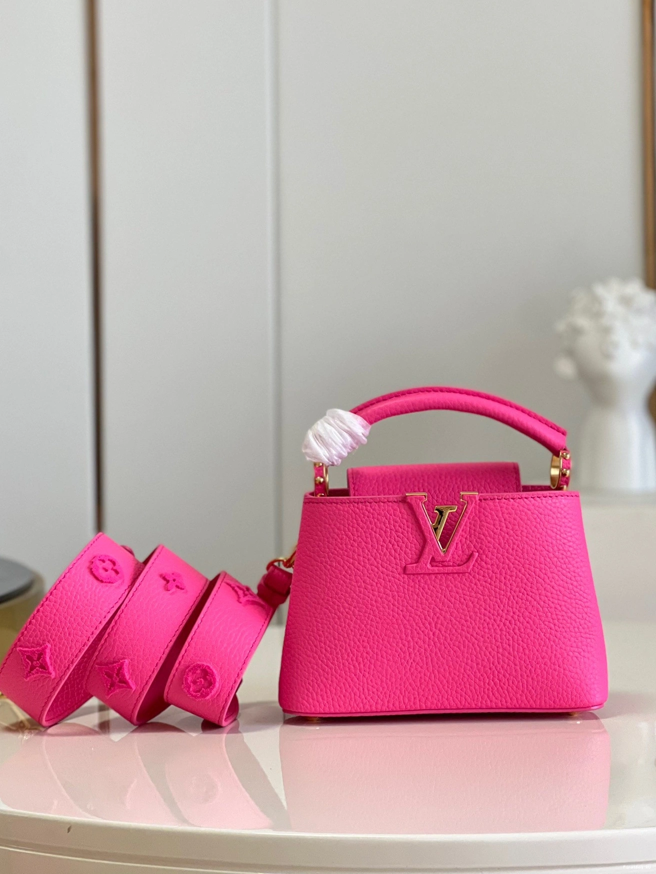 First bag ru CAPUCINES VUITTON MINI LOUIS 0823